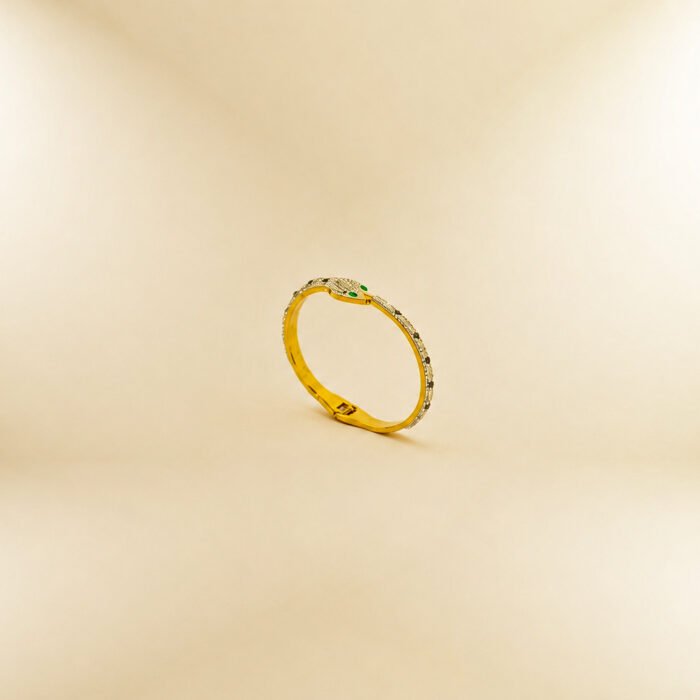 Leora Regal Kada